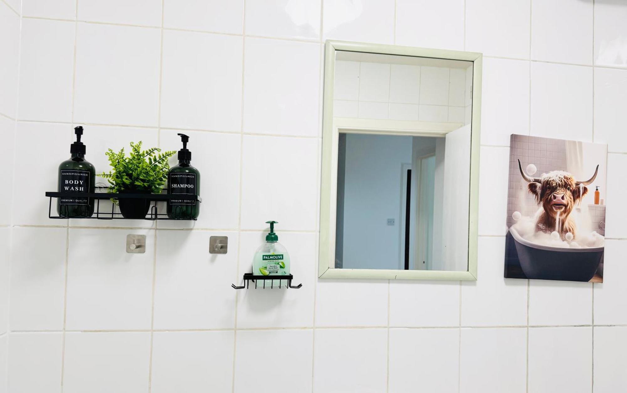 Cozy At Prime Location With Free Private Parking Apartment
